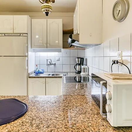 Apartment Art- Revilla Tacke G