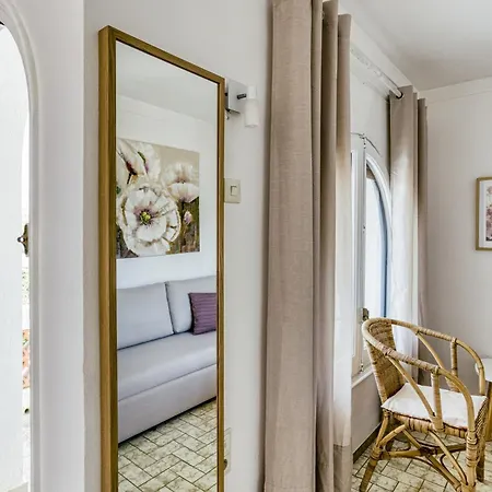 Apartment Art- Revilla Tacke G *